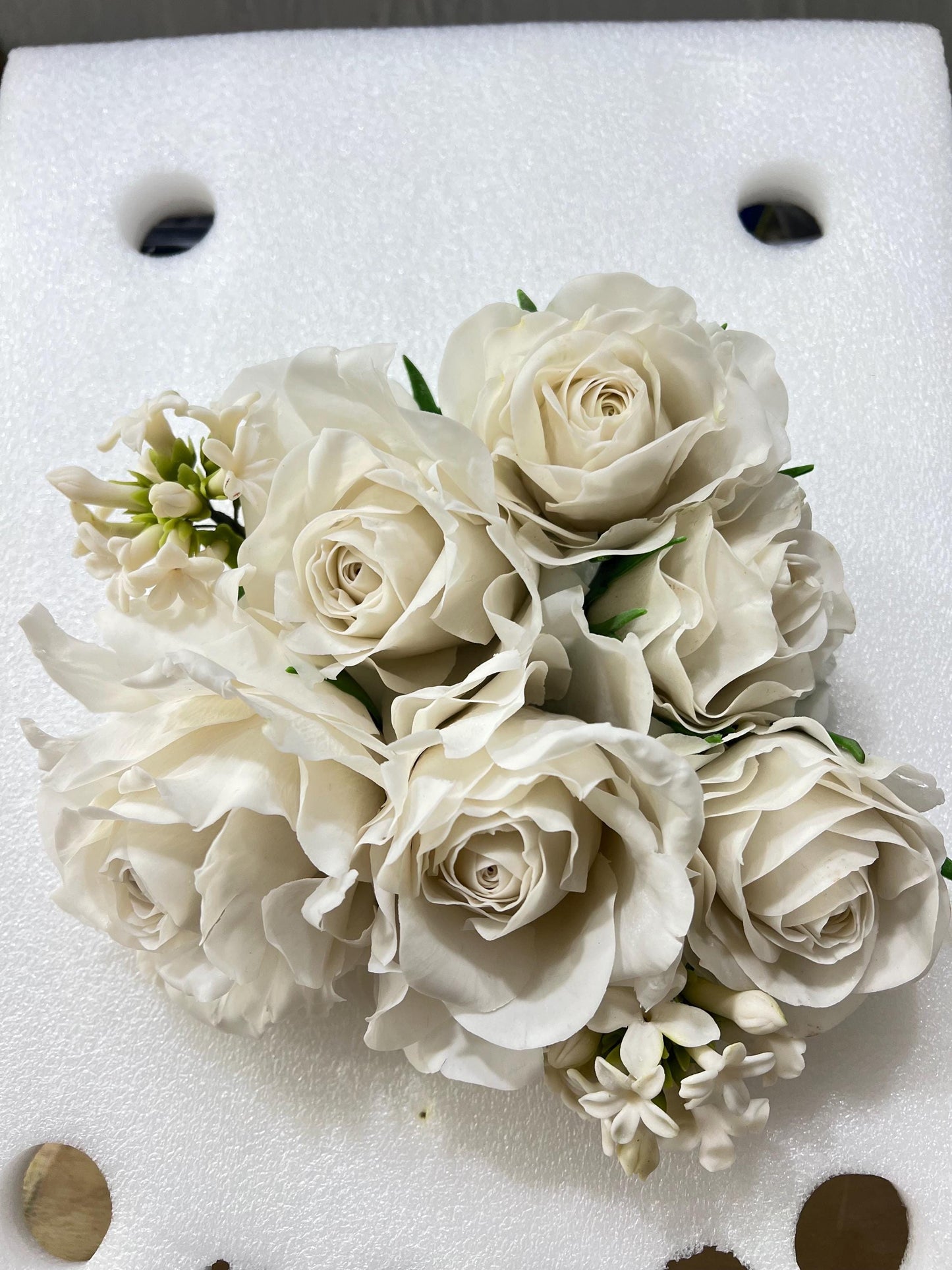 Edible White Sugar Roses Cake Topper: Flexible Paste Wedding Cake Decoration