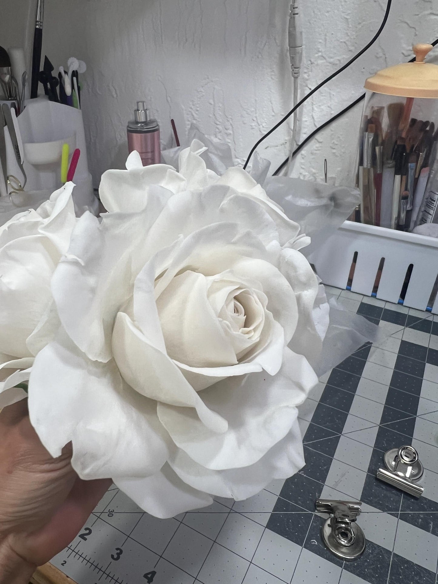 Edible White Sugar Roses Cake Topper: Flexible Paste Wedding Cake Decoration