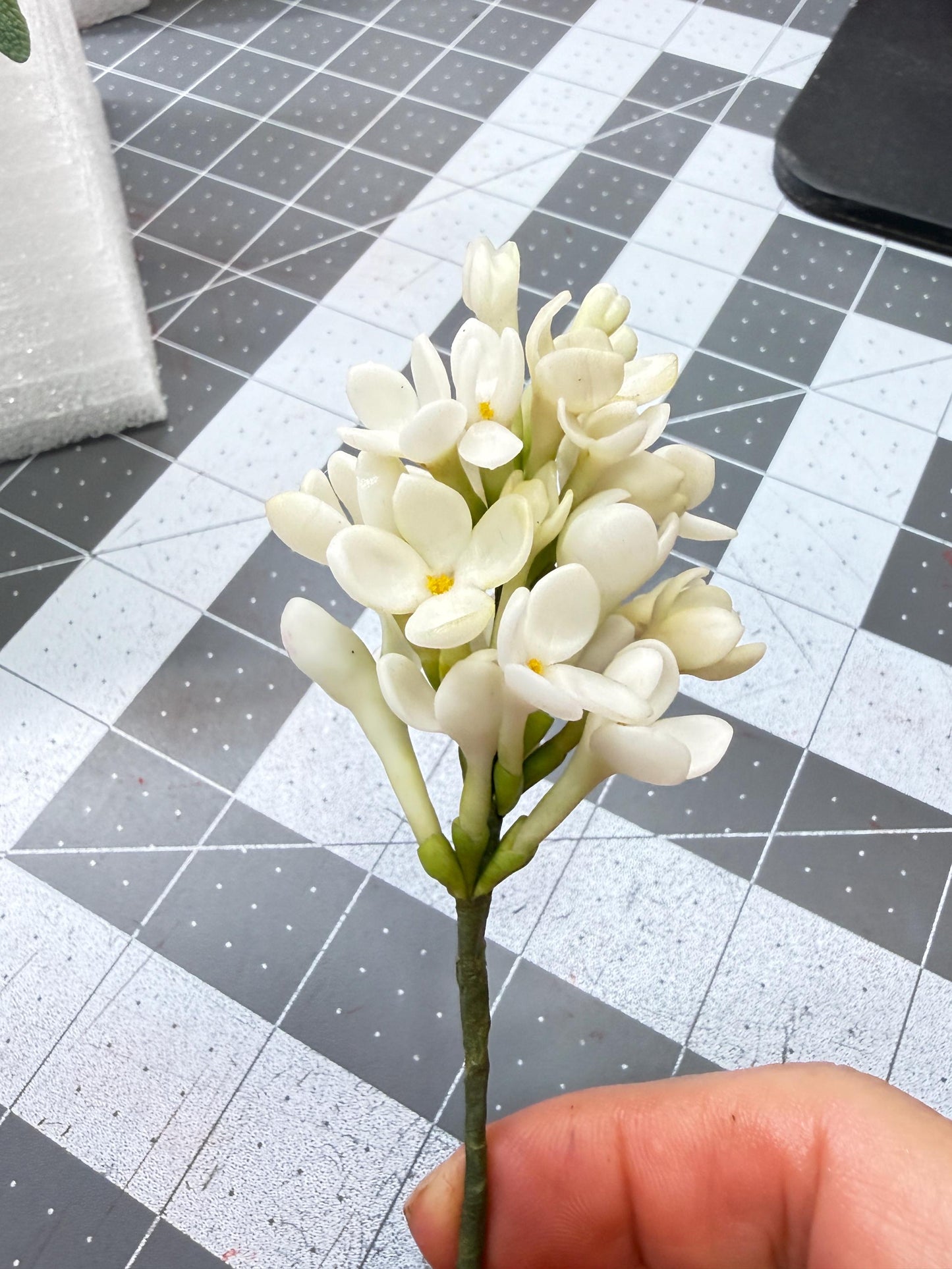 Edible, Realitic handmade Lilacs, gumpaste, Fondant, Sugar Flowers for Birthdays and Wedding Cake decorations.