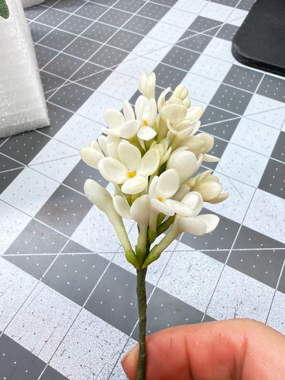 Edible, Realitic handmade Lilacs, gumpaste, Fondant, Sugar Flowers for Birthdays and Wedding Cake decorations.