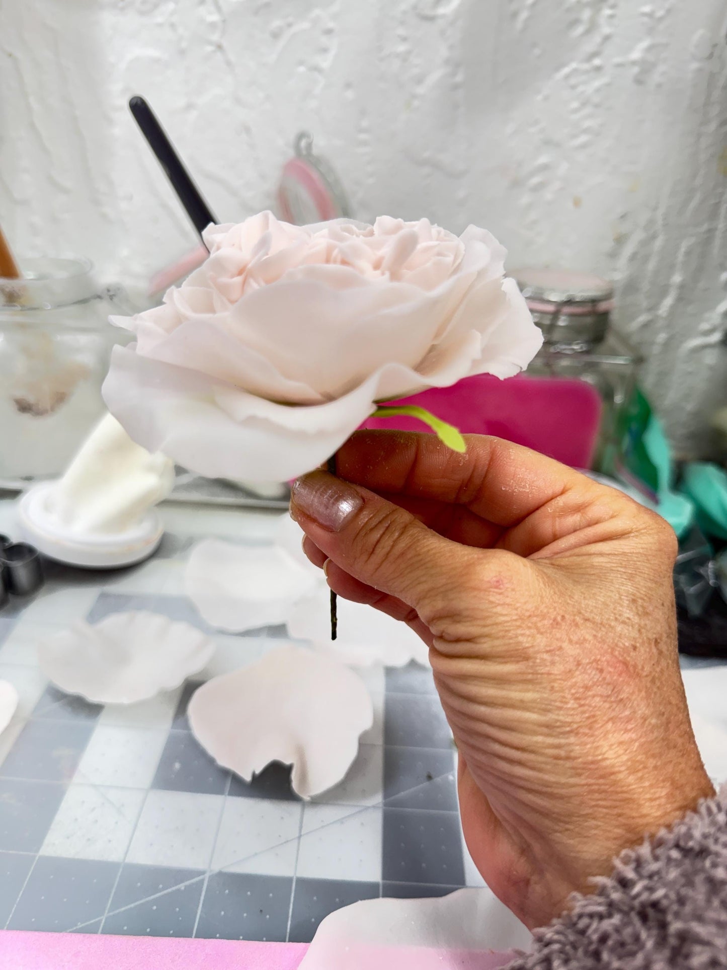 Edible Austin David Rose Cake Topper, Flexible Paste for Wedding, Birthdays or any Cake Decorations. NONBREAKABLE,  Save to be shipped