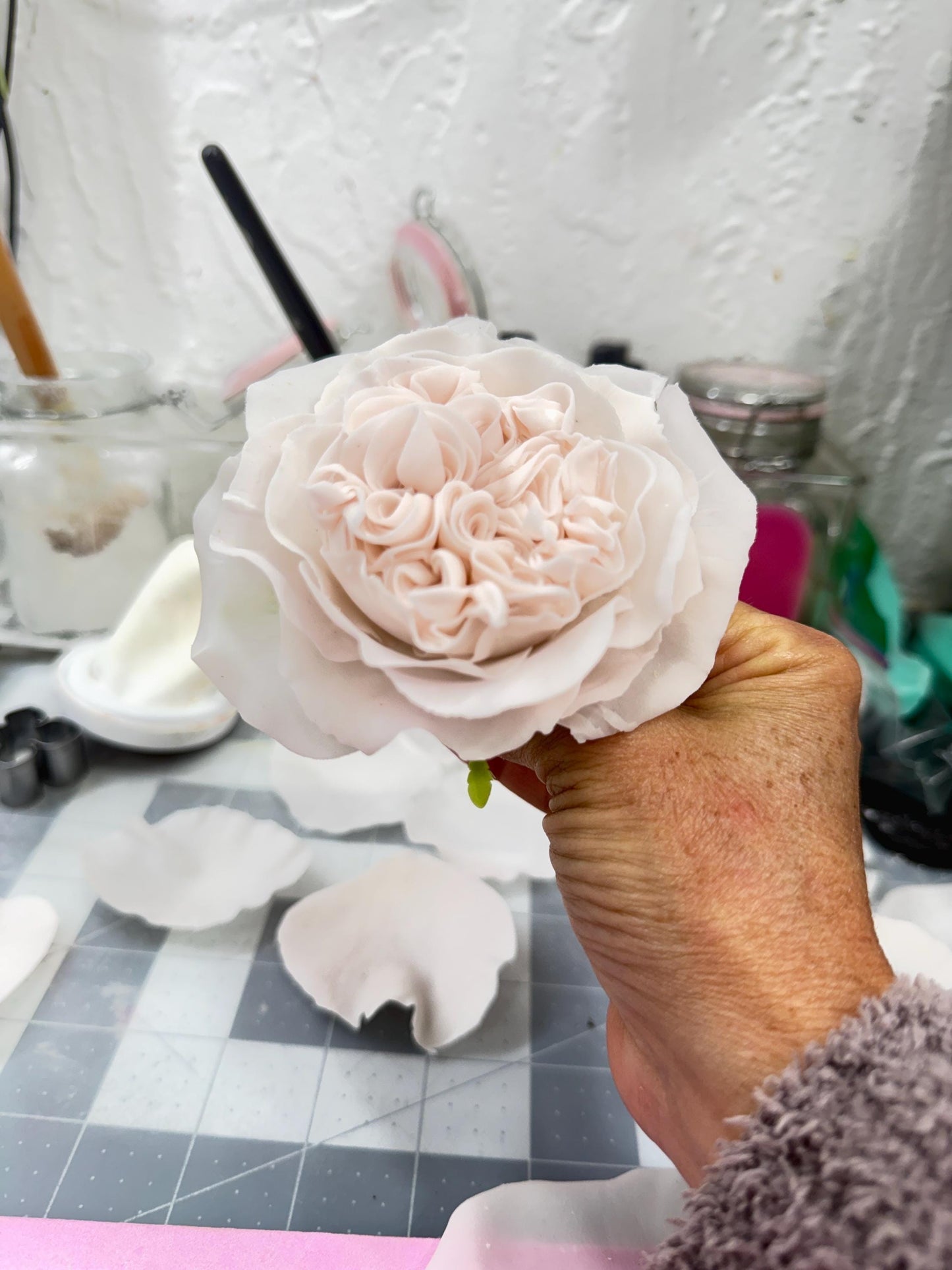 Edible Austin David Rose Cake Topper, Flexible Paste for Wedding, Birthdays or any Cake Decorations. NONBREAKABLE,  Save to be shipped