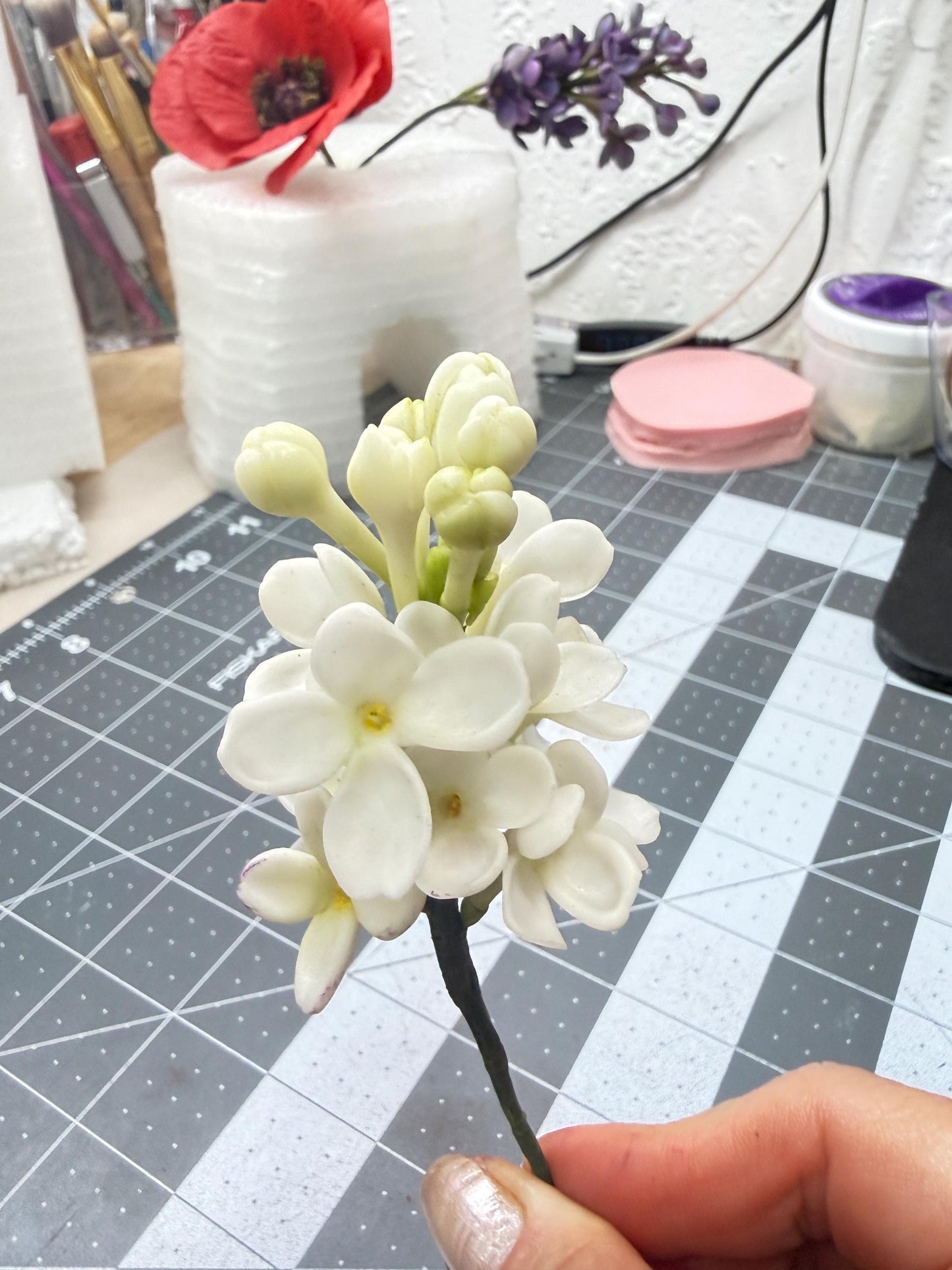 Edible, Realitic handmade Lilacs, gumpaste, Fondant, Sugar Flowers for Birthdays and Wedding Cake decorations.