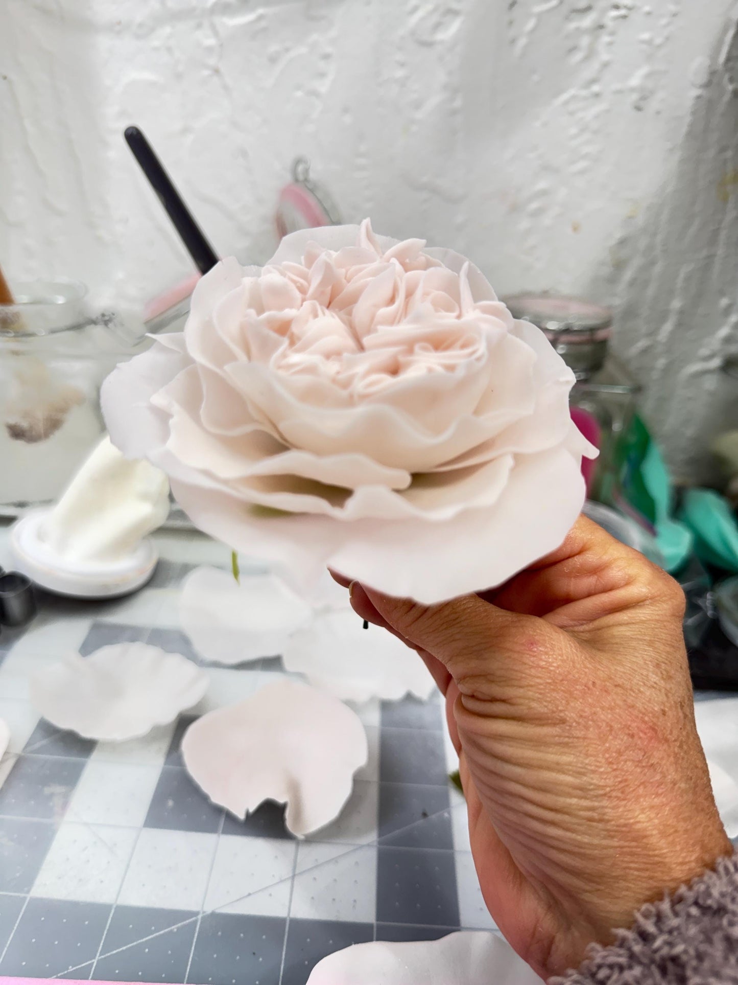 Edible Austin David Rose Cake Topper, Flexible Paste for Wedding, Birthdays or any Cake Decorations. NONBREAKABLE,  Save to be shipped