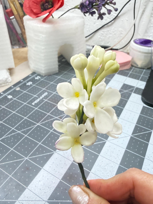 Edible, Realitic handmade Lilacs, gumpaste, Fondant, Sugar Flowers for Birthdays and Wedding Cake decorations.