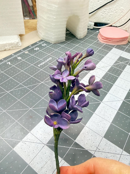 Edible, Realitic handmade Lilacs, gumpaste, Fondant, Sugar Flowers for Birthdays and Wedding Cake decorations.