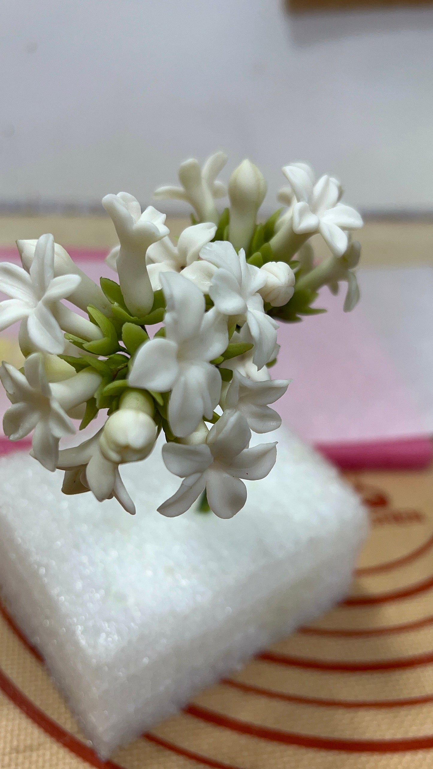 Edible handmade Stephanotis or Madagascar jasmine Vine /gumpaste/ Fondant/ Birthday Wedding Cake decoration/sugar flower