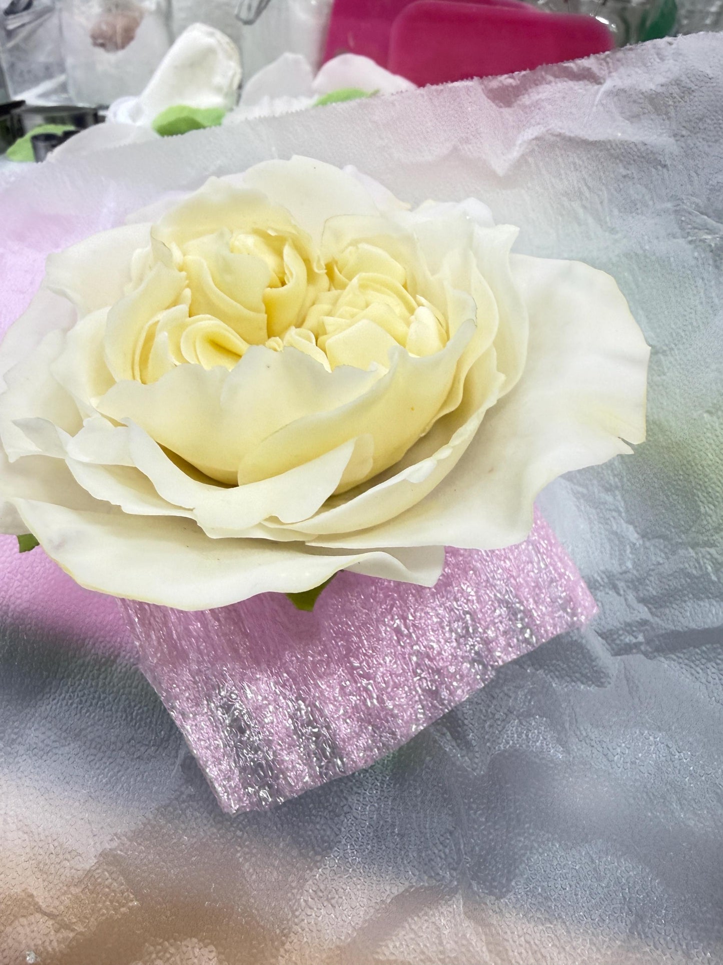 Edible Austin David Rose Cake Topper, Flexible Paste for Wedding, Birthdays or any Cake Decorations. NONBREAKABLE,  Save to be shipped
