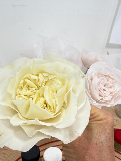 Edible Austin David Rose Cake Topper, Flexible Paste for Wedding, Birthdays or any Cake Decorations. NONBREAKABLE,  Save to be shipped