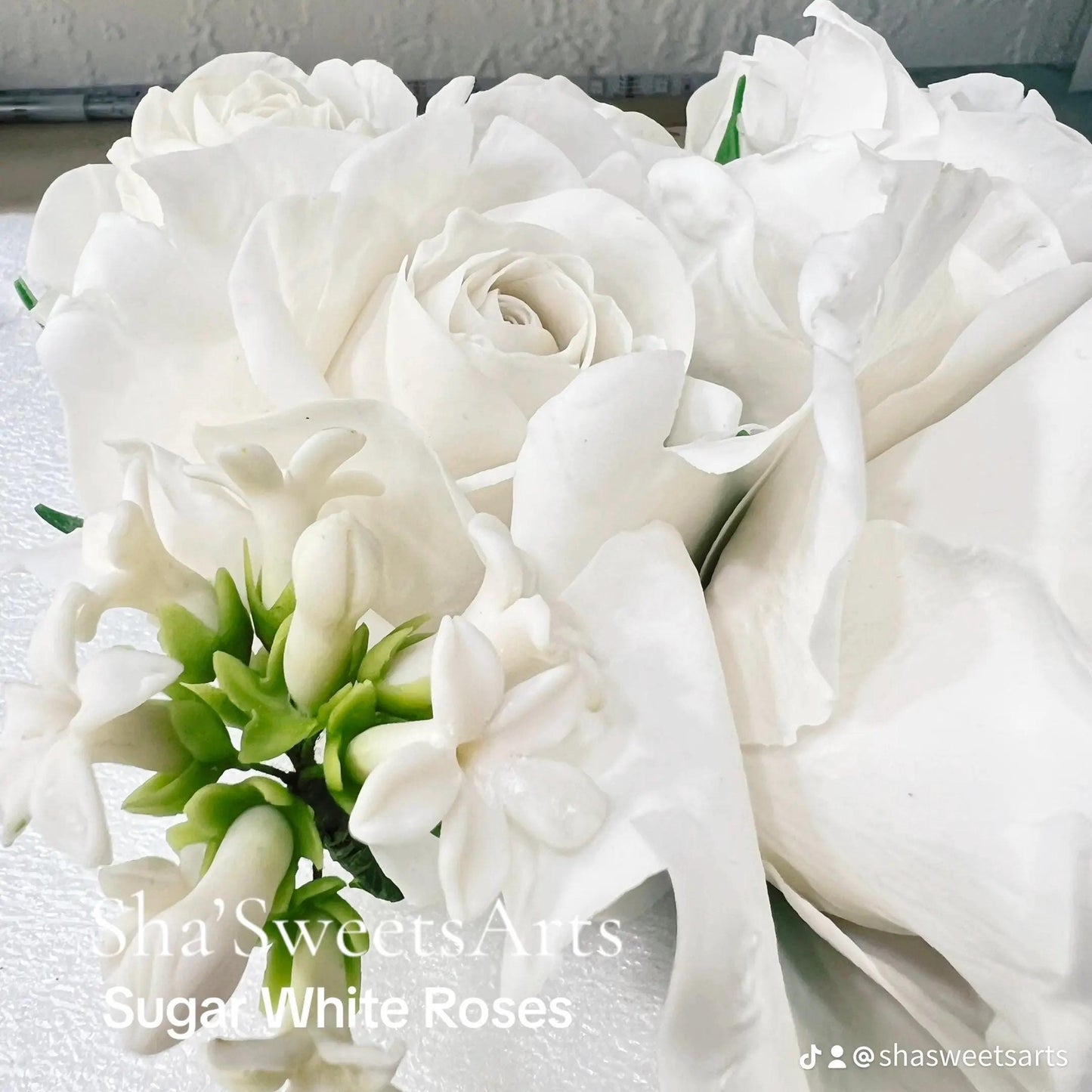 Edible White Sugar Roses Cake Topper: Flexible Paste Wedding Cake Decoration