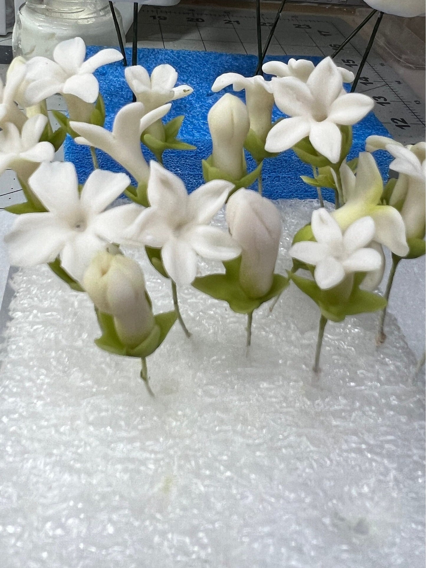 Edible handmade Stephanotis or Madagascar jasmine Vine /gumpaste/ Fondant/ Birthday Wedding Cake decoration/sugar flower