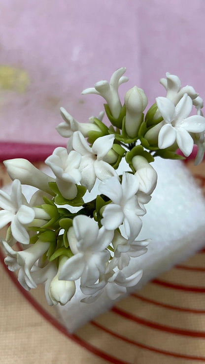 Edible handmade Stephanotis or Madagascar jasmine Vine /gumpaste/ Fondant/ Birthday Wedding Cake decoration/sugar flower