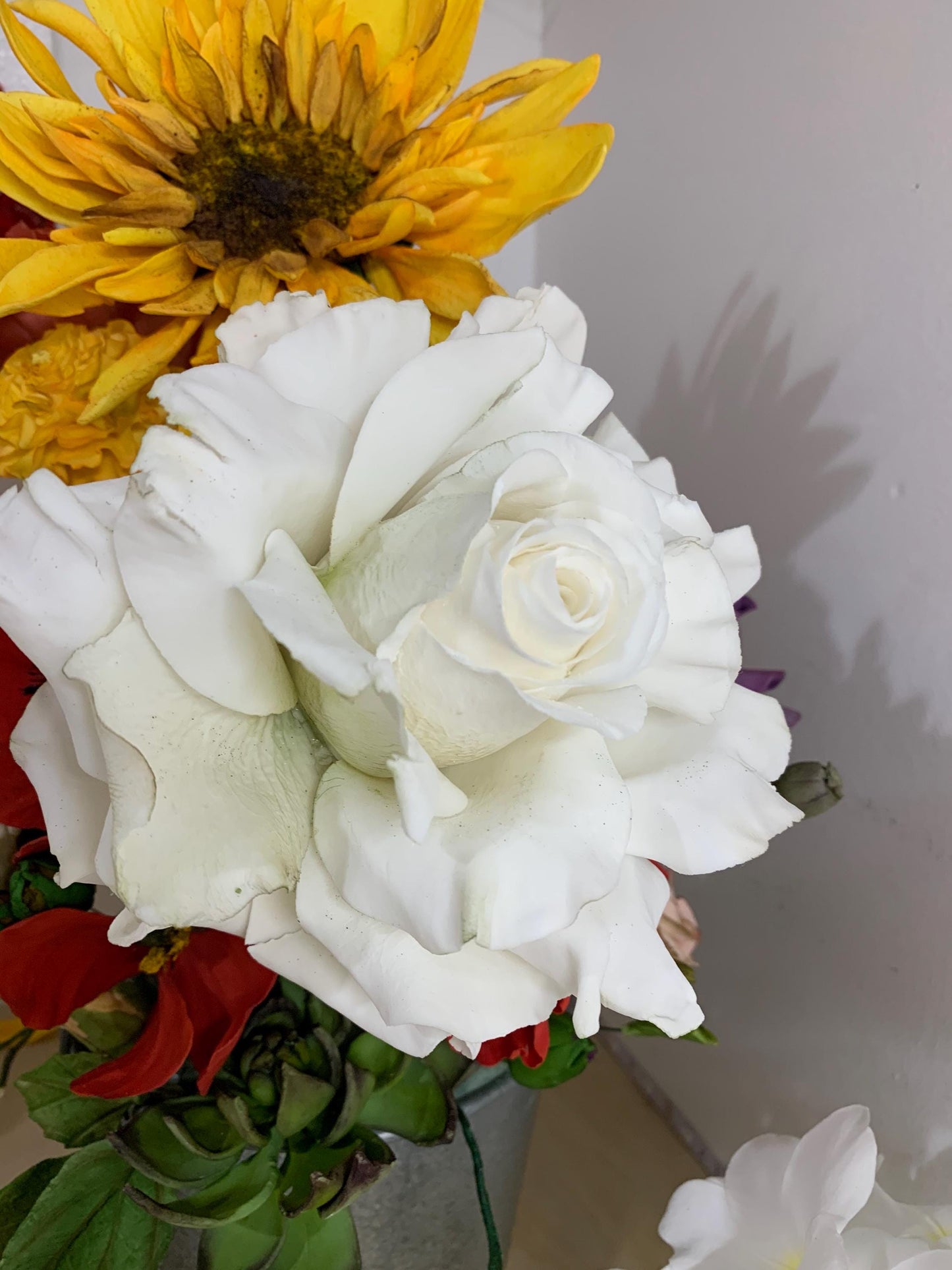 Edible Circus Roses  Cake Topper, Flexible Paste for  Wedding cakes, Birthdays or any Cake Decorations. NONBREAKABLE,  Save to be shipped