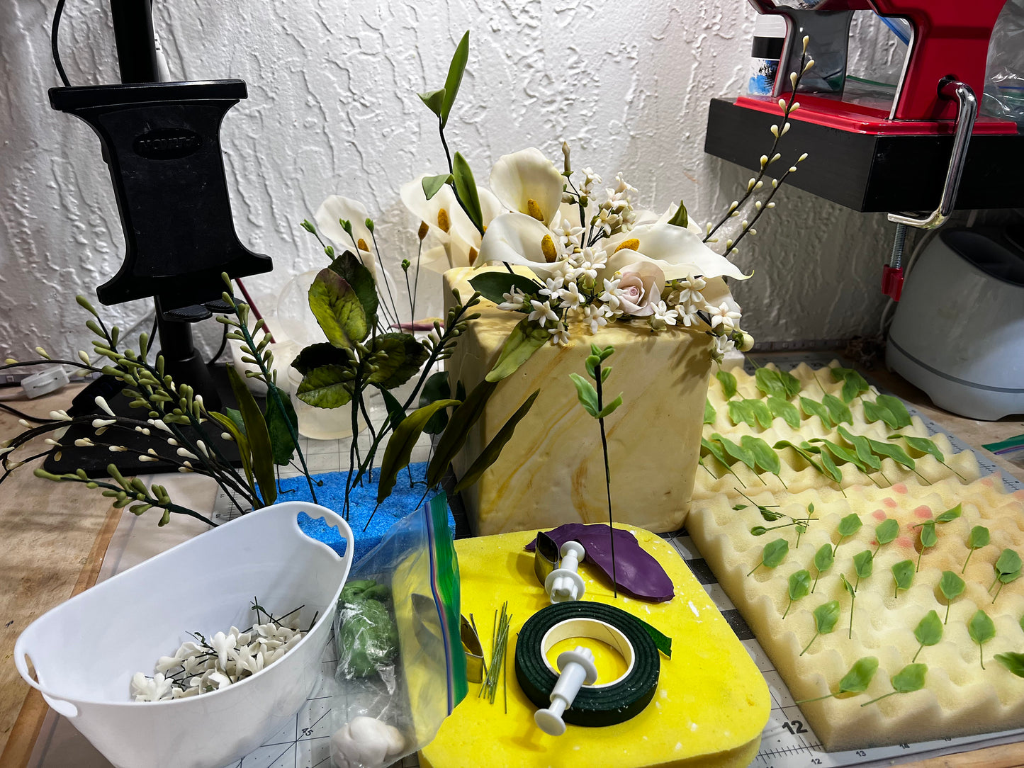 Edible Sugar Flower Cake Topper: Calla Lilies, Roses, Ruscus
