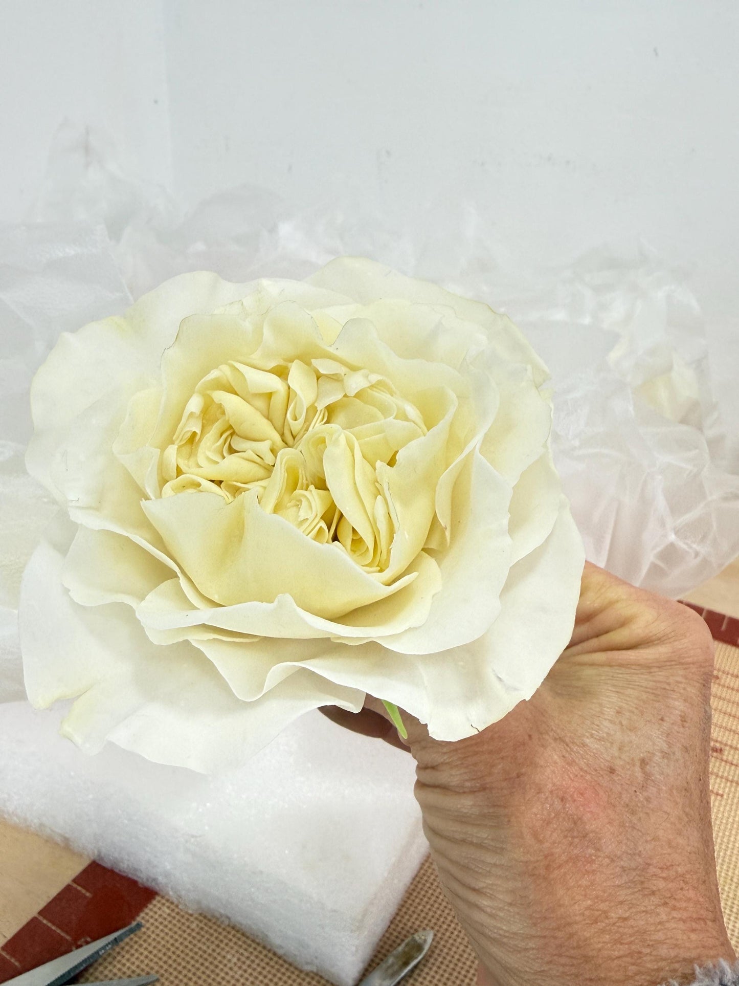 Edible Austin David Rose Cake Topper, Flexible Paste for Wedding, Birthdays or any Cake Decorations. NONBREAKABLE,  Save to be shipped
